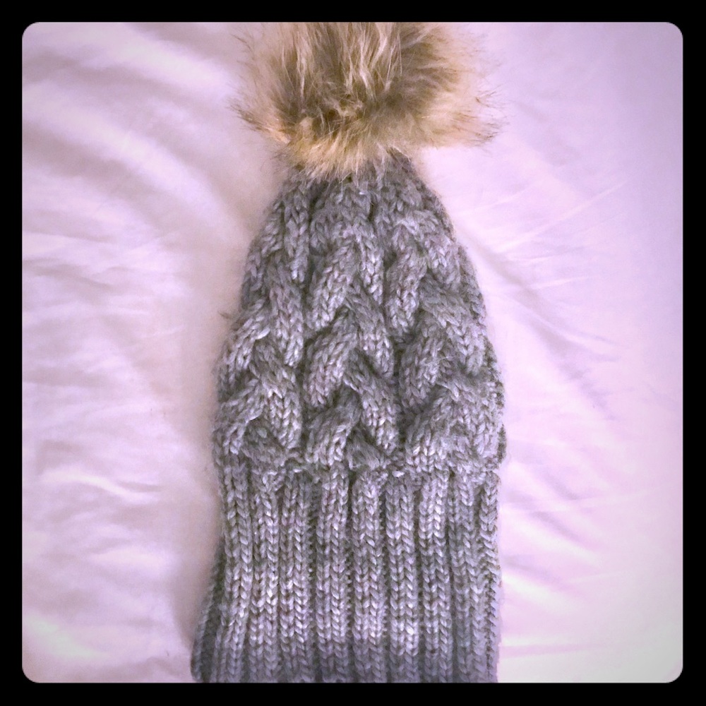 Pompom cable knit beanie